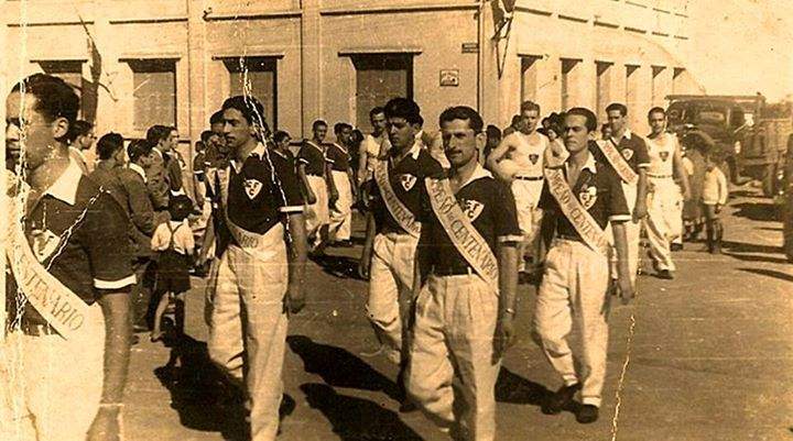 Desfile da equipe do Guarani no centenário da memorável