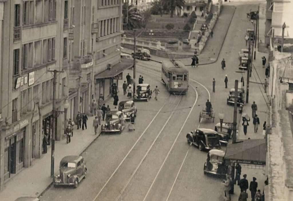 Porto Alegre - Rua e Praça Otávio Rocha na década de 1940.