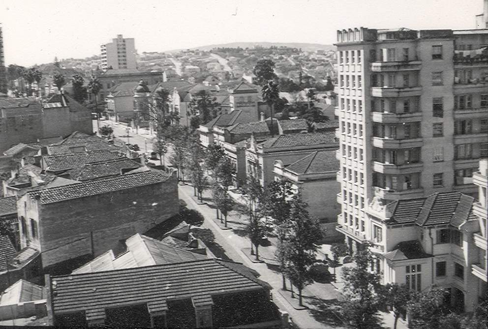 Porto Alegre - Avenida Independência na década de 1950.