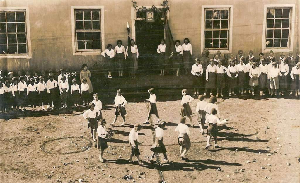 Bom Jesus - Atividade com crianças em escola na década de 1930.