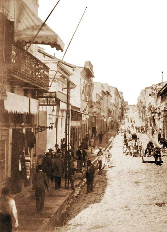 Porto Alegre - Esquina do Beco do Rosário com a Rua Marechal Floriano em 1890.