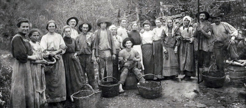 Caxias do Sul - Família de Albino Postali e Rosa Frizera Postali em 1911.