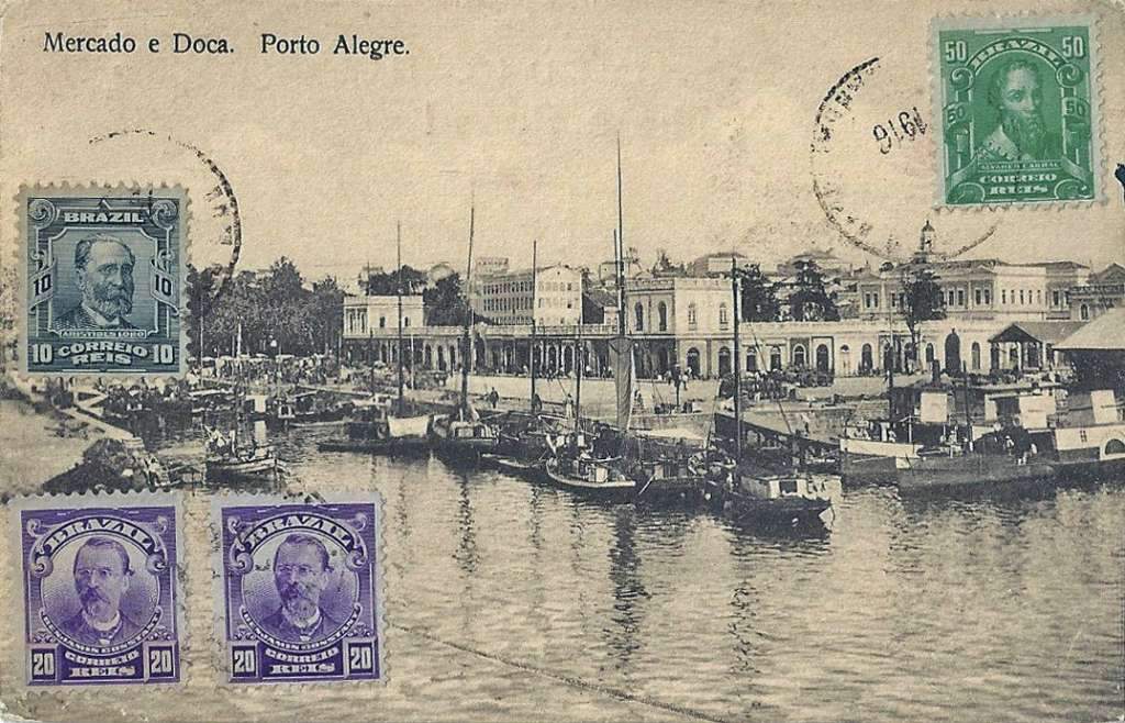 Porto Alegre - Postal Mercado Público e Doca na década de 1910.