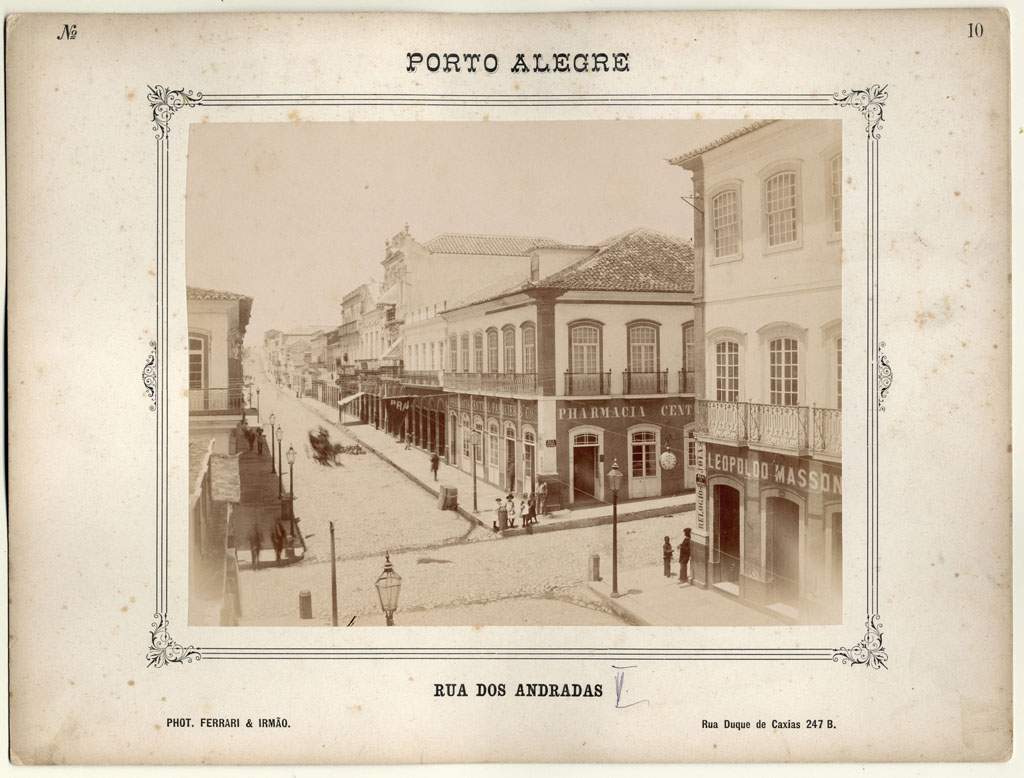 Porto Alegre - Rua dos Andradas, Casa Leopoldo Masson, Farmácia Central em 1888.