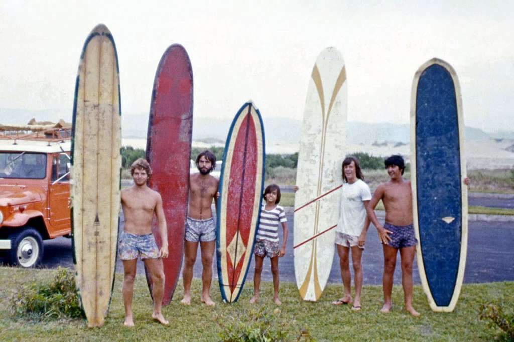 Torres - Surfe na Praia da Guarita na década de 1970.