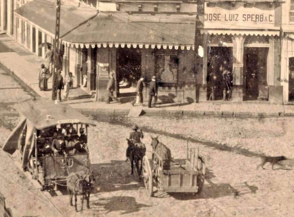Porto Alegre - Esquina da Rua Voluntários da Pátria com Rua Marechal Floriano Peixoto na década de 1890.