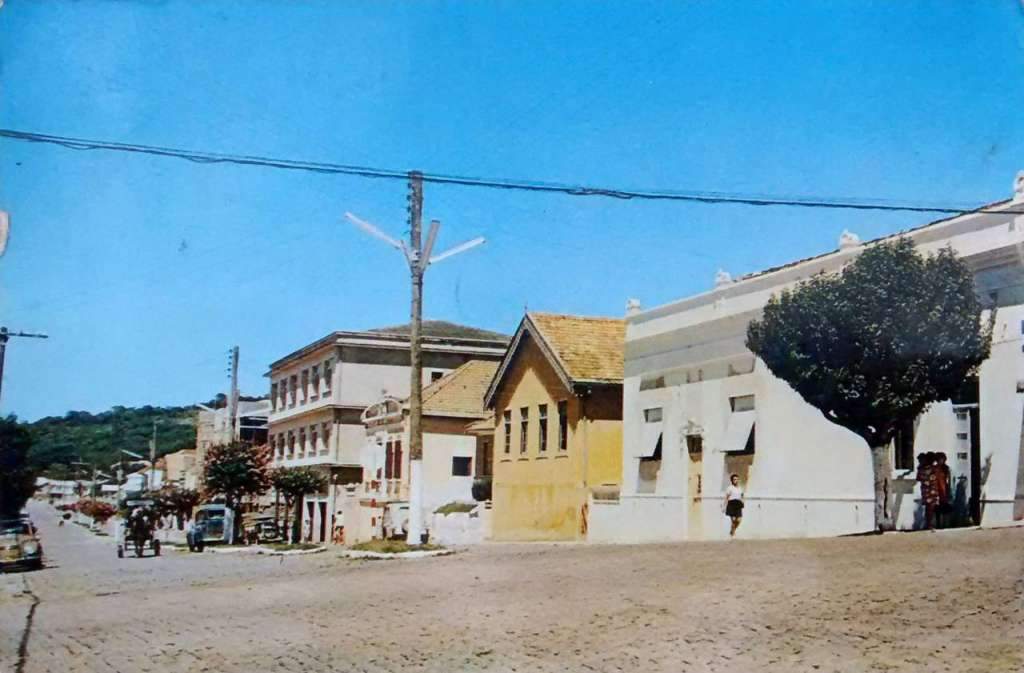 Guaíba - Postal da Rua 7 de setembro na década de 1960.
