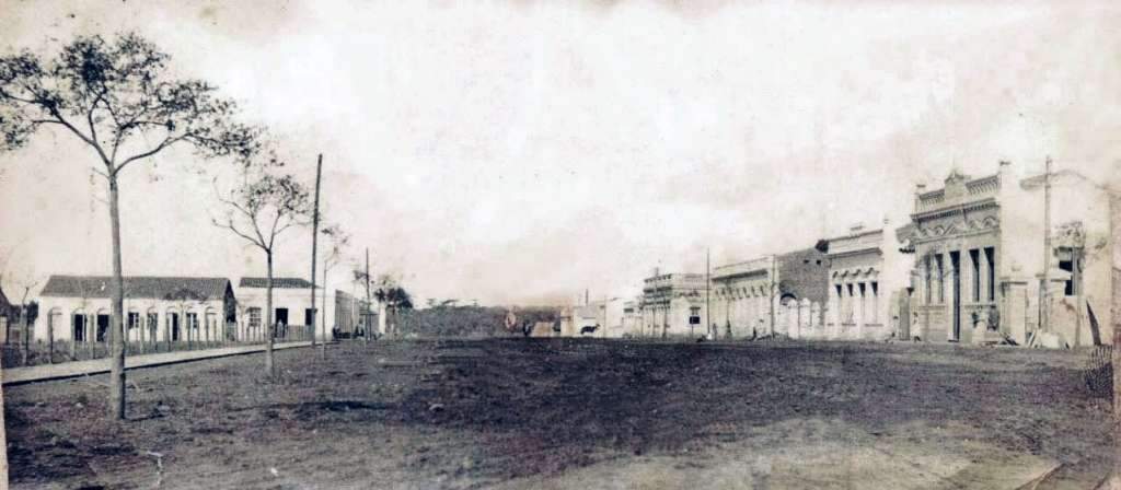 Passo Fundo - Avenida General Neto  e Praça Marechal Floriano no início do século XX.
