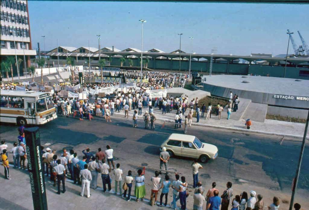 Porto Alegre - Inauguração do Trensurb, Estação Mercado  em 1985.