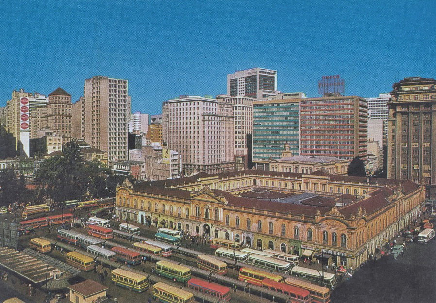 Porto Alegre - Postal Praça Parobé Ponto de ônibus na década de 1960.