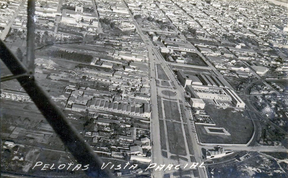 Pelotas - Vista aérea parcial na década de 1950.
