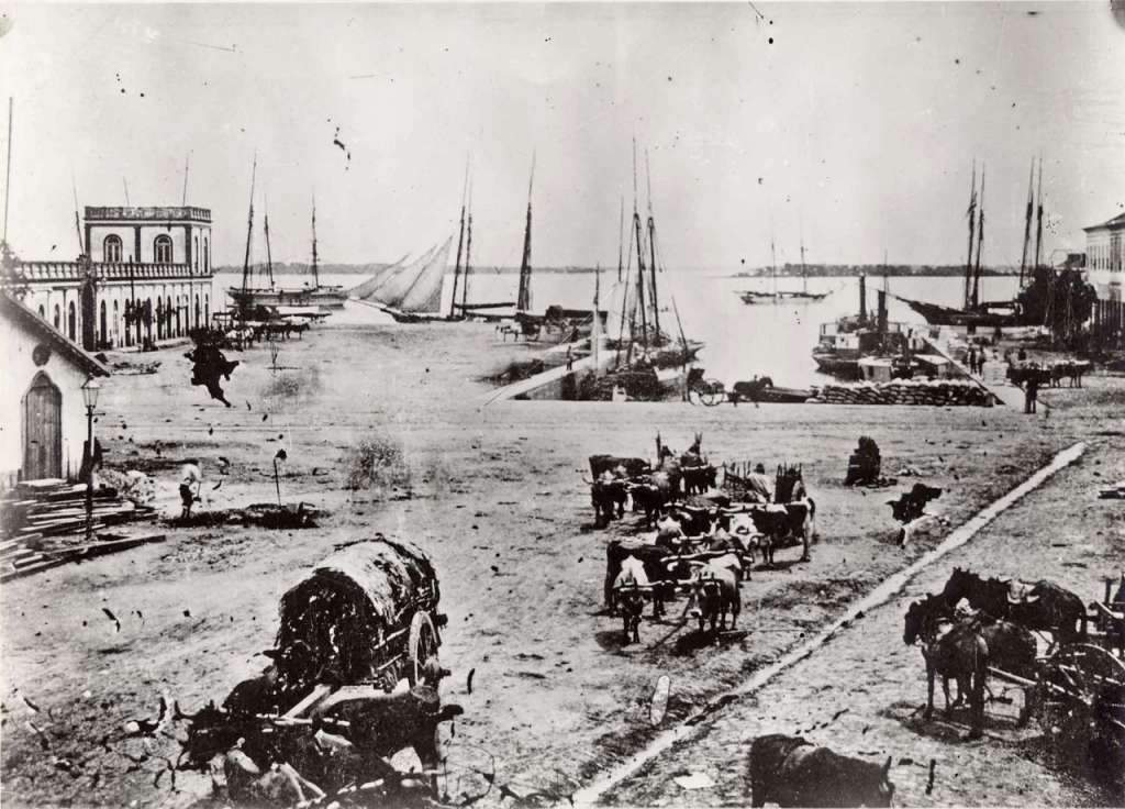 Porto Alegre - Docas do Mercado Público na década de 1860. 