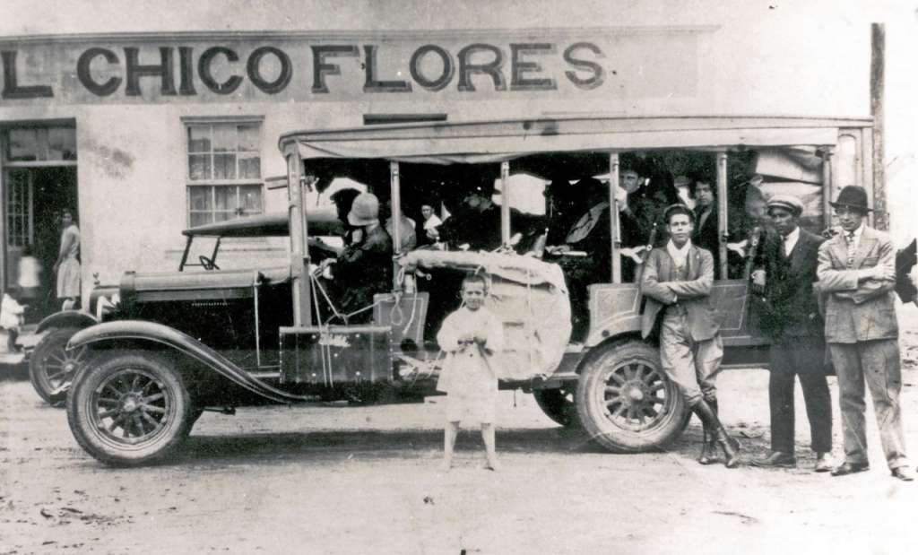 Primeiros coletivos na década de 1920.