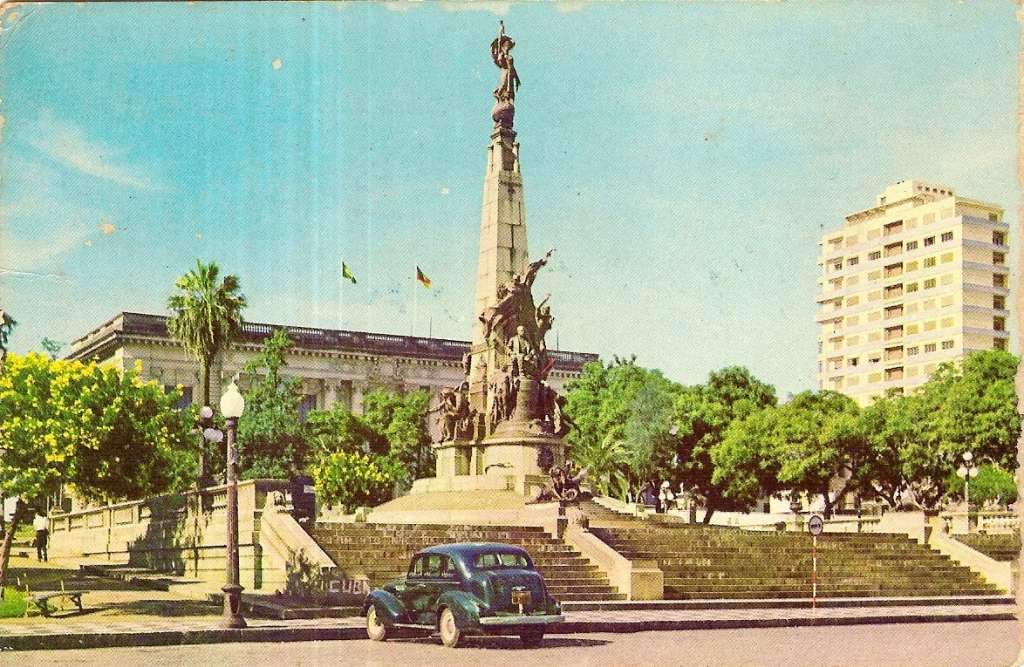 Porto Alegre - Postal da Praça Marechal Deodoro(Matriz) na década de 1960.
