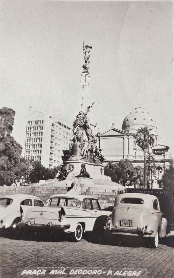 Porto Alegre - Postal da Praça Marechal Deodoro(Matriz) na década de 1960.