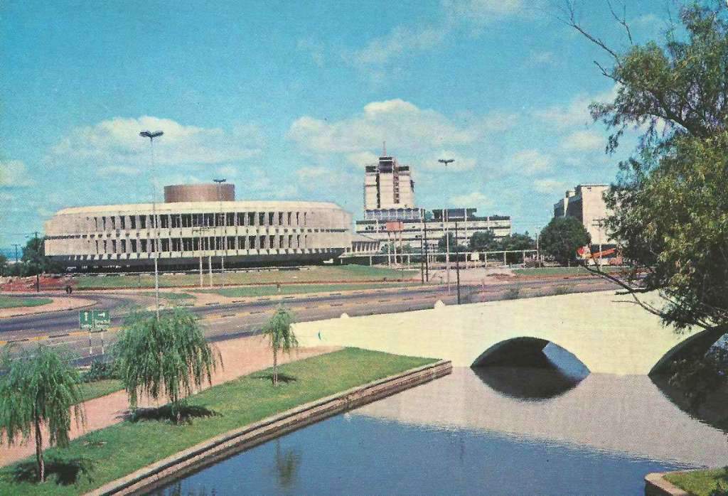 Porto Alegre - Postal da Procergs e Ponte de Pedra na década de 1970.