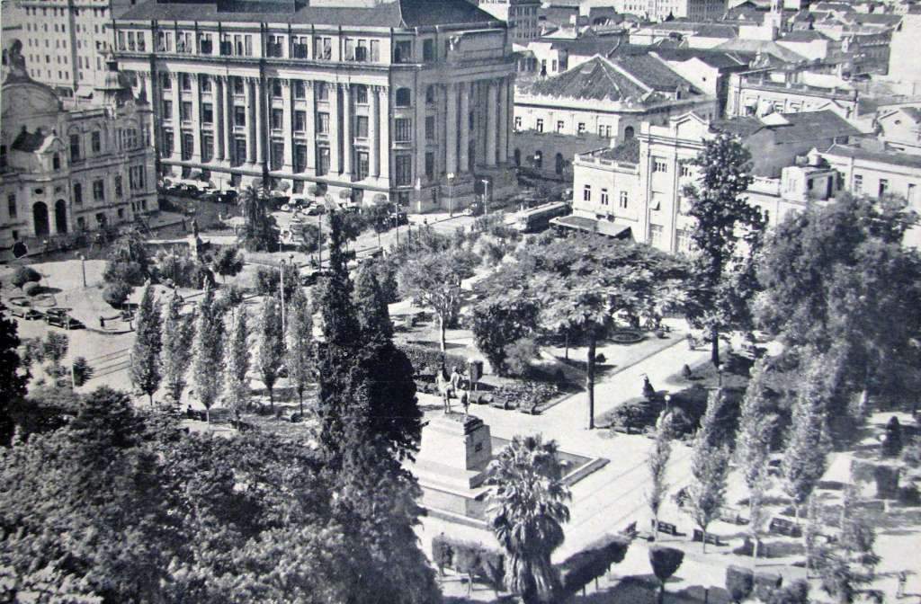 Porto Alegre -Praça Senador Florêncio(Alfândega) na década de 1930.