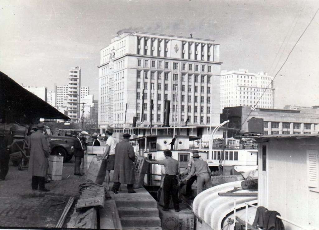Porto Alegre - Porto e Palácio do Comércio na década de 1950.