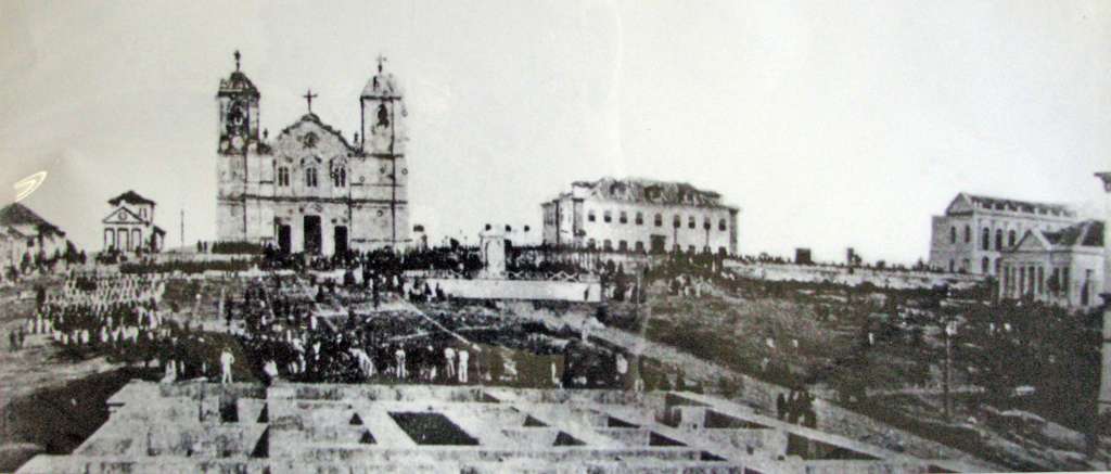 Porto Alegre - Praça da Matriz com tropas Militares da Guerra do Paraguai em 1864. Fonte: foto Luiz Terragno.