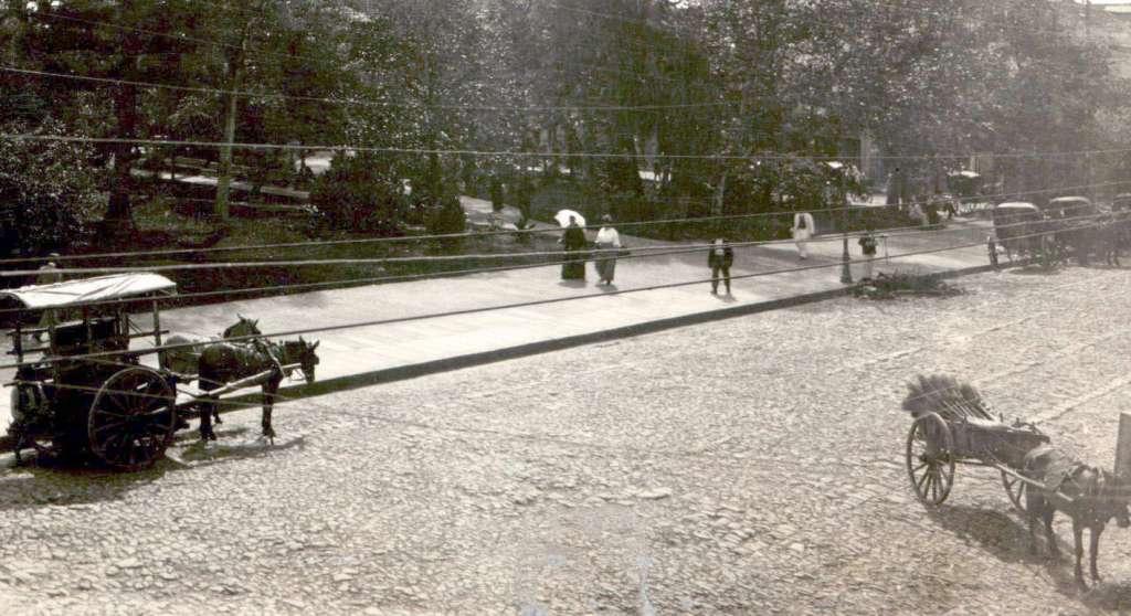 Porto Alegre - Praça da Alfândega no início do século XX.