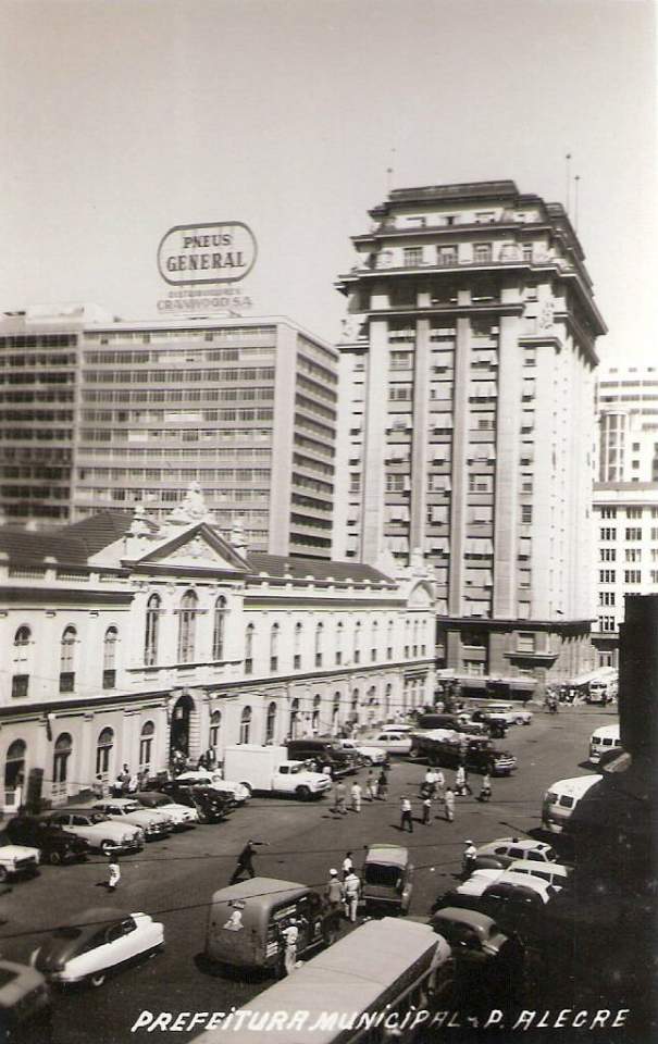 Porto Alegre - Prefeitura Municipal e Mercado Público na década de 1950.