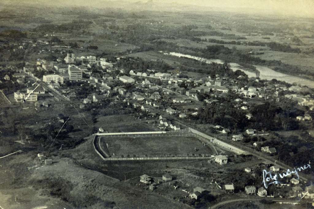 Lajeado - Vista aérea na década de 1940. Fonte: acervo Felipe Bouvie. 