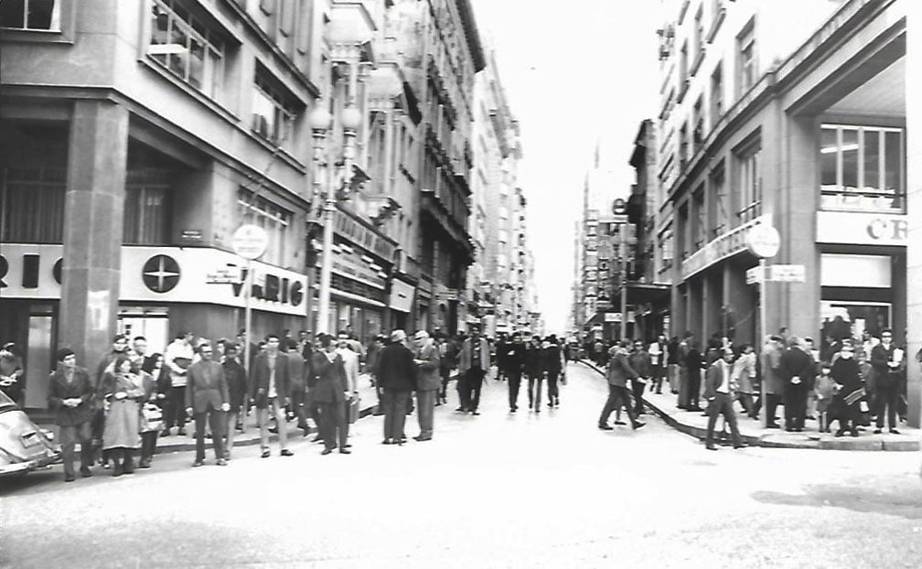 Porto Alegre - Loja da Varig na Rua dos Andradas com Avenida Borges de Medeiros na década de 1970.
