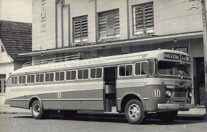 Ônibus da empresa Expresso Azul Percurso Porto Alegre X Lageado(acervo Braulio Petry) 1952   