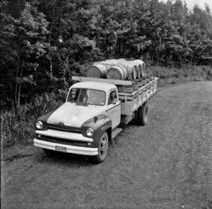 Garibaldi Caminhão carregado de barris de vinho déc1950