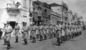 Passo Fundo Desfile da Brigada Militar Av Brasil esquina 15 de Novembro déc1960 
