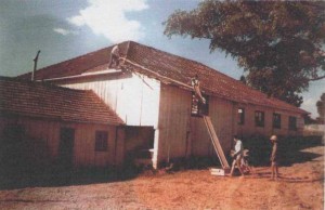 Passo Fundo Galpão do CTG Lalau Miranda sendo demolido 1980 