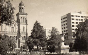 Passo Fundo Praça Igreja déc1960 (1) 