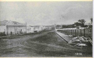 Passo Fundo Rua Bento Gonçalves entre a Rua Morom e a Independencia 1916 (1) 