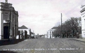 Passo Fundo esquina Moron Banco da Província esquina Independência Banco do Comércio   