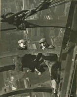 EUA New York Funcionários da construção civil no Empire State Building 