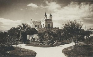 Pelotas Clube Caixeiral visto da Praça Cel Pedro Osório