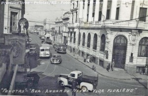 Pelotas Rua Andrade Neves esquina Floriano Peixoto(foto Josiane Oliveira-Pretérita Urbe) déc1950