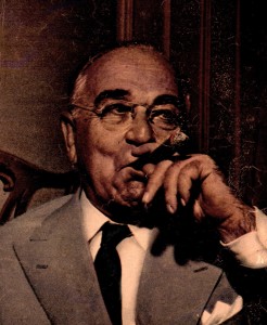 Getúlio Vargas fumando charuto 2