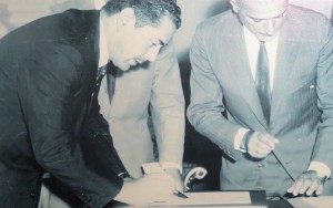 Leonel Brizola Encampando empresa telefônica ITT 1958