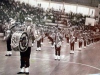 Porto Alegre Banda Marcial Juliana, do Colégio Estadual Júlio de Castilhos , o Julinho, num concurso de bandas marciais no Gin. da Brigada Militar - anos 60. Foto do acervo da ABMJ