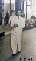 Porto Alegre Dentista de Lajeado Ignacio Germano Kehrwald tendo ao colo seu filho Ageu Inácio Pires Kehrwald Galeria Chaves 08-02-1949