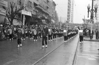 Porto Alegre Desfile Av Borges de Medeiros(acervo Museu J Hipólito da Costa) déc1960