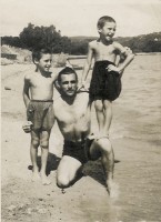 Porto Alegre Fábio Costa e Sérgio Costa Praia da Pedra Redonda Zona Sul(acervo Fabricio Costa) 1953