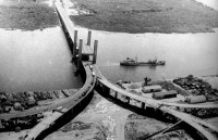 Porto Alegre Ponte do Guaíba(Léo Guerreiro e Pedro Flores acervo Museu Joaquim Felizardo) déc1950