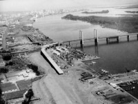 Porto Alegre Ponte do Guaíba(Travessia Régis Bittencourt) em construção 1956 3