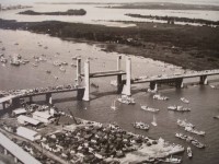 Porto Alegre Procissão fluvial de Nossa Senhora dos Navegantes passando sob a ponte do Guaíba  