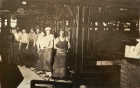 Porto Alegre Trabalhadores da Siderúrgica Riograndense junto ao forno de reaquecimento de tarugos 1938