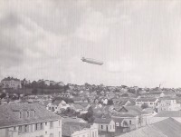 Porto Alegre Zeppelin sobrevoando Bairro Floresta(Jacob Prudêncio Herrmann) 1934   