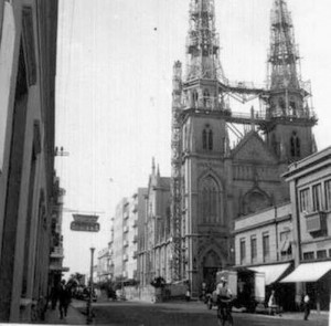 Rio Grande Construção das Torres da Igreja do Carmo déc1950