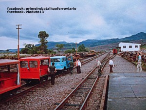 Roca Sales Militares e autoridades embarcando no carro de linha do 1ºBFV junto a estação déc1970